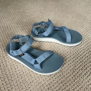Teva Size 8 blue and white platform sandals Velcro